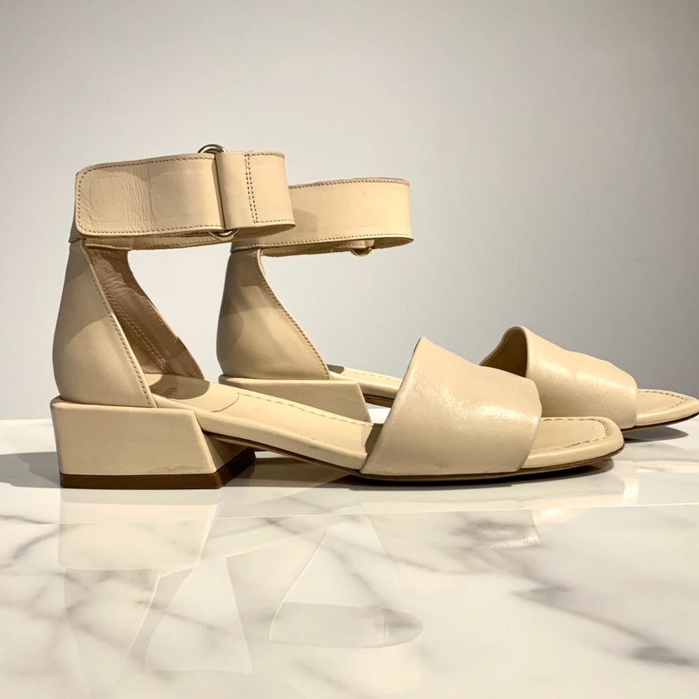 STUART WEITZMAN - ONEWAY SANDAL